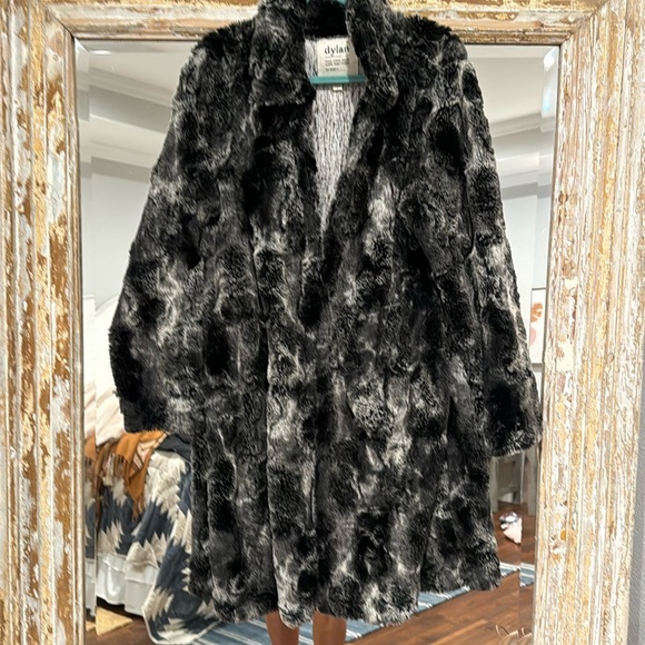 Dylan faux fur coat - Picture 1 of 6